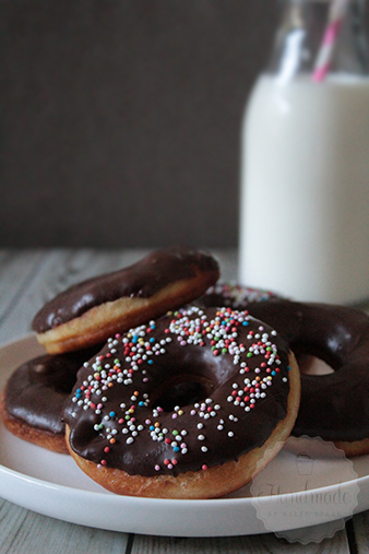 Donuts met chocolade glazuur | HandmadeHelen