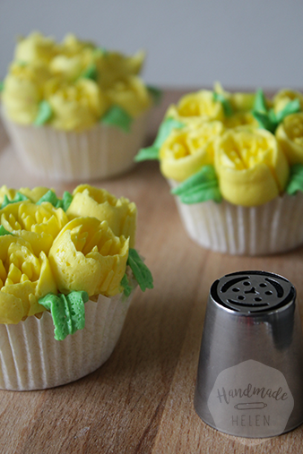Paasei cupcakes met tulpen | HandmadeHelen