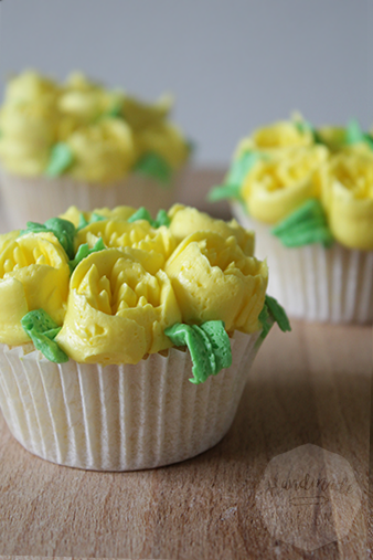 Paasei cupcakes met tulpen | HandmadeHelen